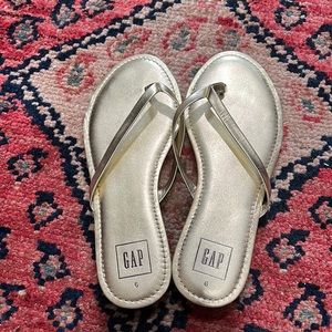 GAP LEATHER UPPER GOLD SANDALS SIZE 6 - worn once
